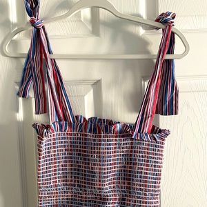 Very cute Potorsyn cropped top with tie straps
